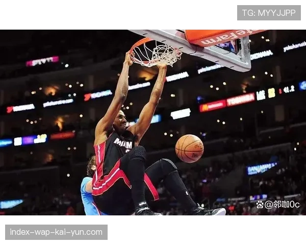 上海队怀特塞德内线统治力 单场8盖帽扭转战局